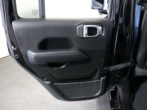 Used 2022 Jeep Wrangler Unlimited Sahara AWD/4WD image 29