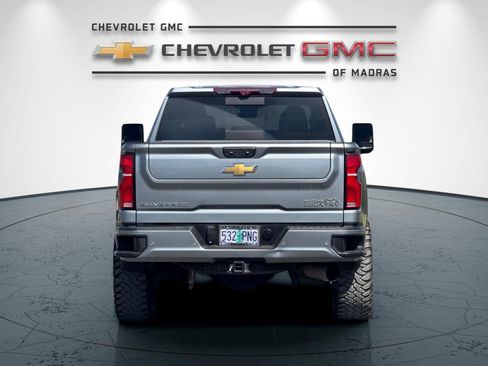Used 2024 Chevrolet Silverado 3500 High Country w/ High Country Premium Package AWD/4WD image 4