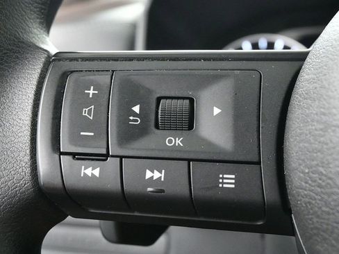 Used 2023 Nissan Rogue S image 17