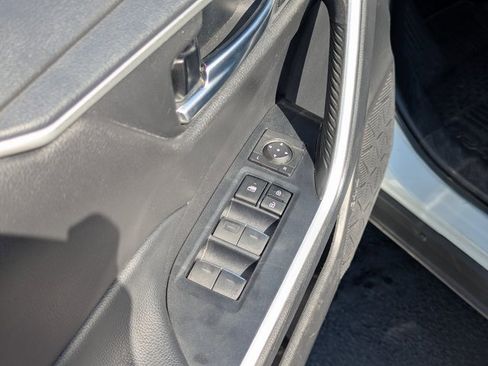 Used 2022 Toyota RAV4 XLE Premium image 26