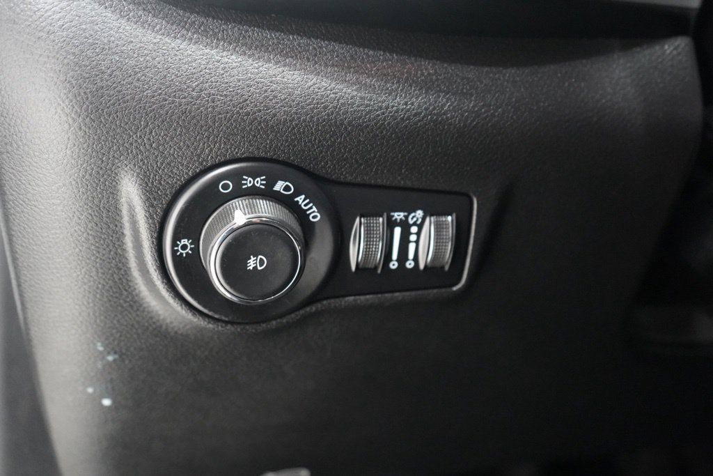 Used 2025 Jeep Compass Limited AWD/4WD image 21