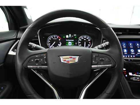 Used 2025 Cadillac XT6 Premium Luxury image 41