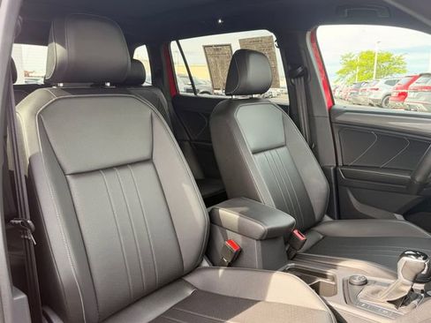 Certified 2024 Volkswagen Tiguan SE R-Line AWD/4WD image 22