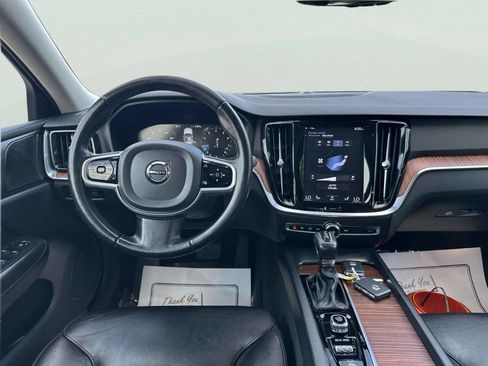 Used 2019 Volvo S60 T6 Momentum w/ Multimedia Package AWD/4WD image 19