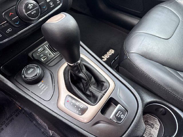 Used 2018 Jeep Cherokee Limited AWD/4WD image 26
