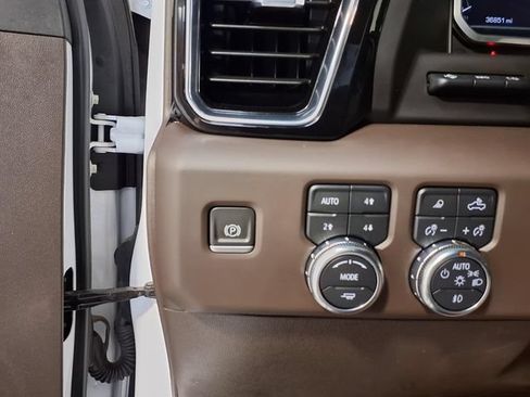 Used 2024 GMC Sierra 2500 Denali w/ Denali Reserve Package AWD/4WD image 18