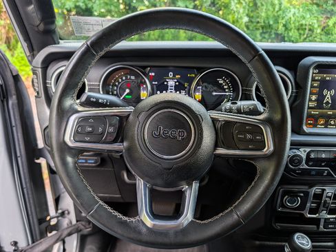 Used 2023 Jeep Wrangler Unlimited Sahara w/ Cold Weather Group AWD/4WD image 25