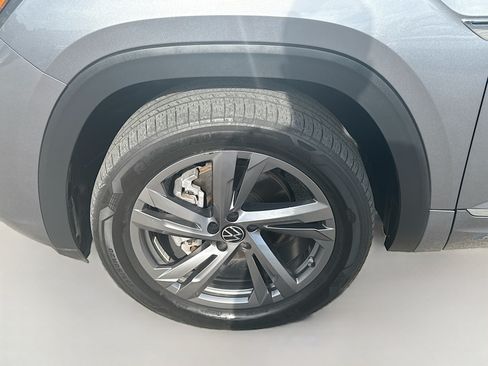 Certified 2024 Volkswagen Atlas Cross Sport SEL R-Line AWD/4WD image 37