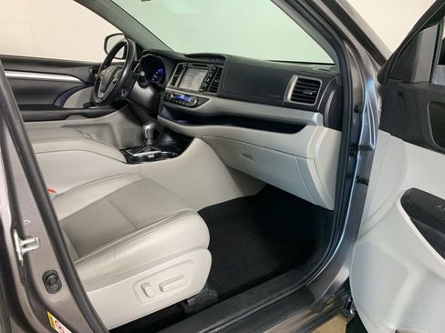 Used 2017 Toyota Highlander XLE w/ Protection Package #3 image 43