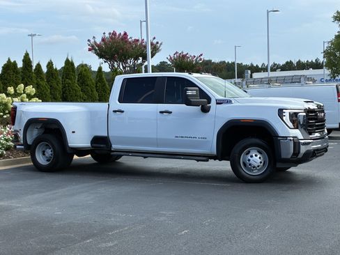 Used 2024 GMC Sierra 3500 Pro w/ Convenience Package AWD/4WD image 3
