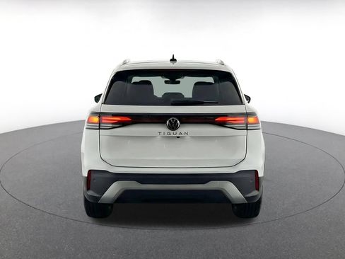 Used 2026 Volkswagen Tiguan SE AWD/4WD image 11