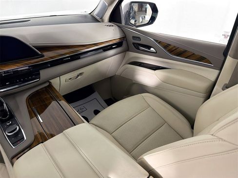 Used 2024 Cadillac Escalade Sport Platinum image 25