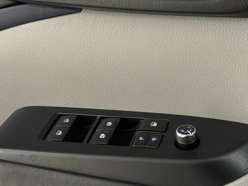 Used 2019 Toyota Highlander XLE AWD/4WD image 65