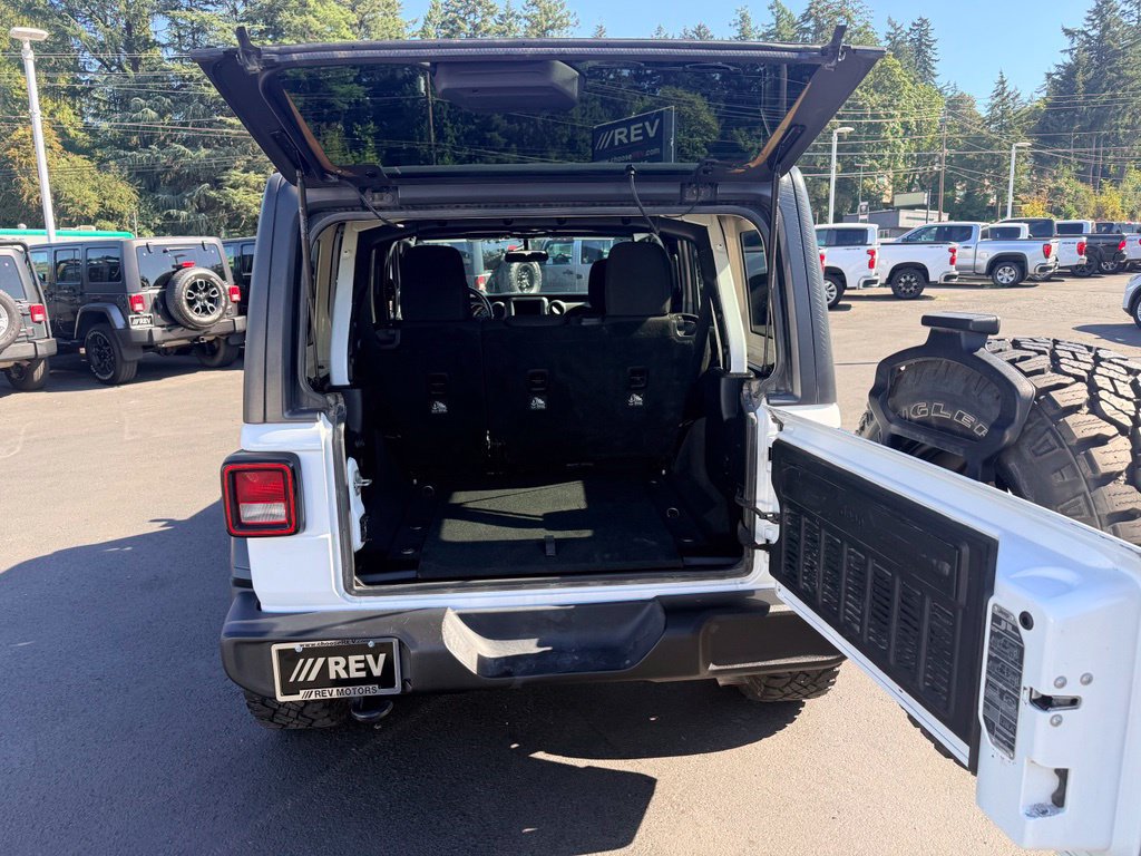 Used 2018 Jeep Wrangler Unlimited Sport w/ Technology Group AWD/4WD image 32
