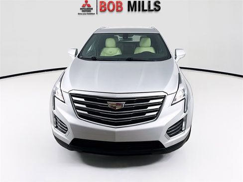 Used 2019 Cadillac XT5 FWD image 2