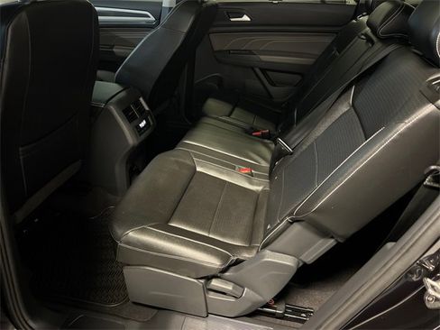 Certified 2022 Volkswagen Atlas SEL R-Line image 17