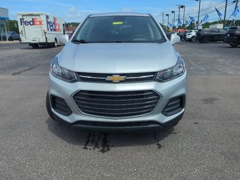 Used 2022 Chevrolet Trax LS w/ Tint and Cruise Package AWD/4WD image 4