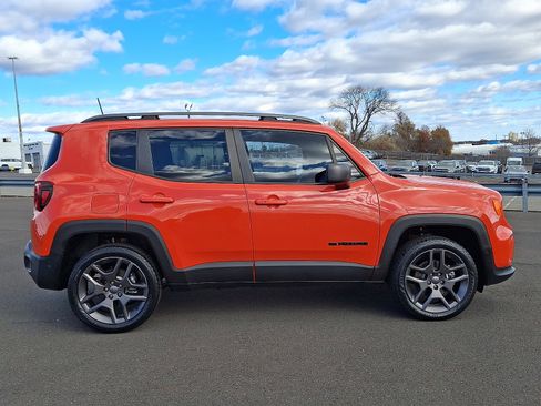 Certified 2021 Jeep Renegade Latitude w/ Luxury Group II image 7
