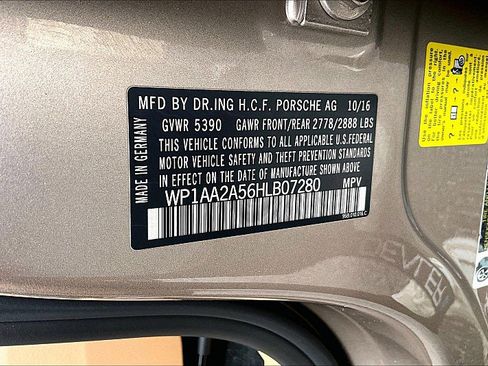 Used 2017 Porsche Macan image 32