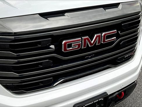 Certified 2022 GMC Sierra 1500 AT4 w/ AT4 Premium Package image 32