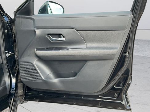 Used 2025 Nissan Kicks SV FWD image 22