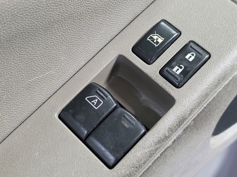 Used 2015 Nissan Frontier SV image 12