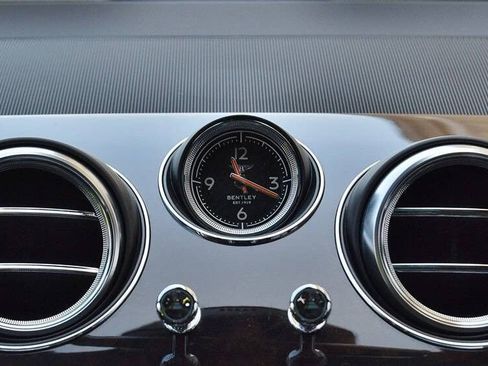 Used 2019 Bentley Bentayga image 27