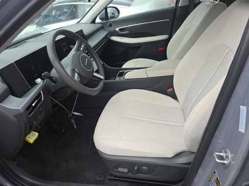 Used 2025 Hyundai Sonata SEL FWD image 3