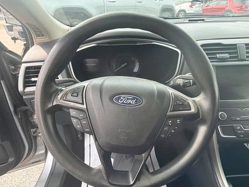 Used 2020 Ford Fusion SE FWD image 16