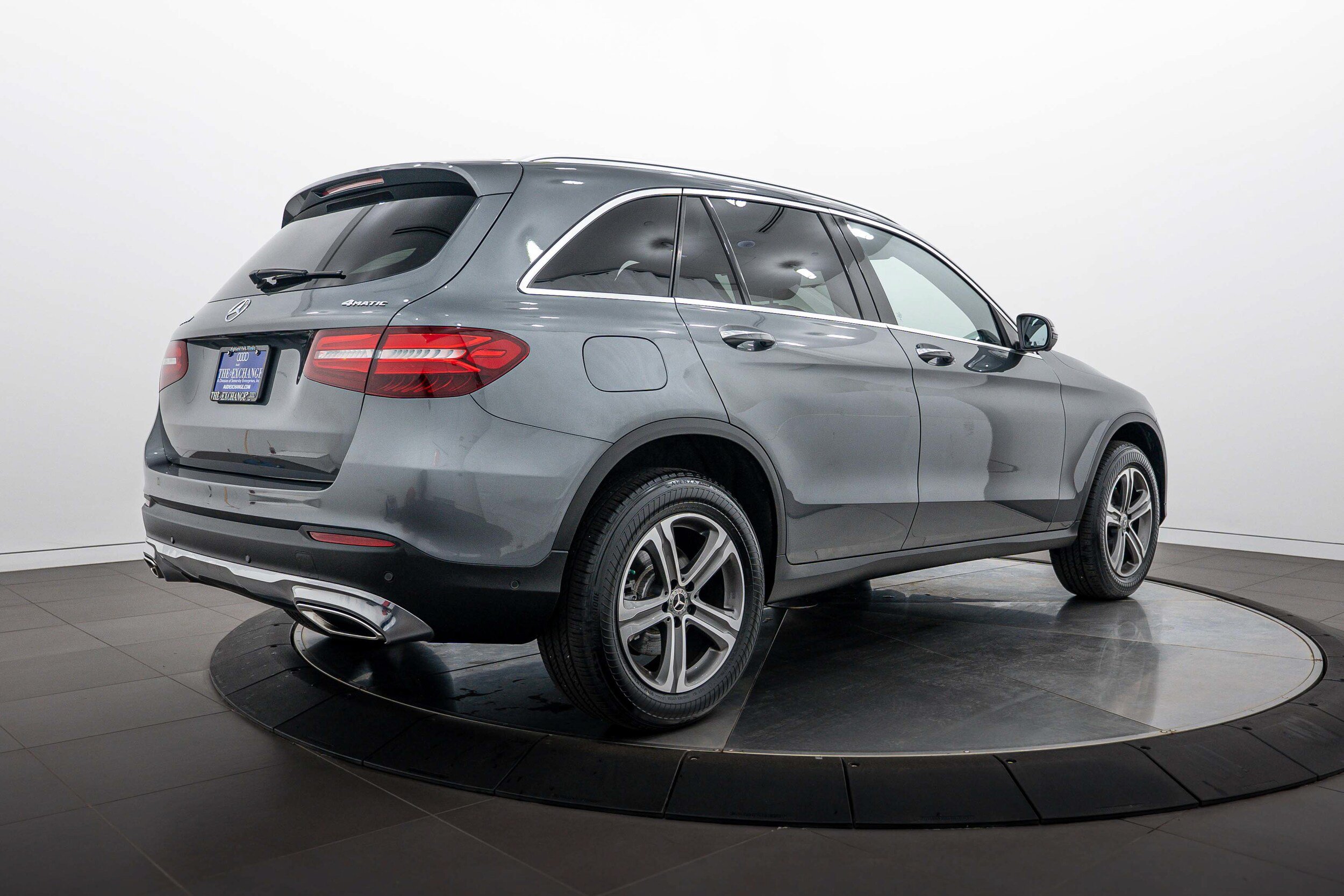 Used 2019 Mercedes-Benz GLC 300 4MATIC image 4