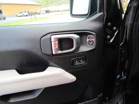 Used 2022 Jeep Wrangler Unlimited Sahara AWD/4WD image 26