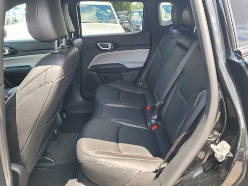 Used 2024 Jeep Compass Limited image 7