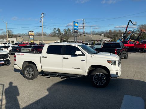 Used 2018 Toyota Tundra SR5 image 2