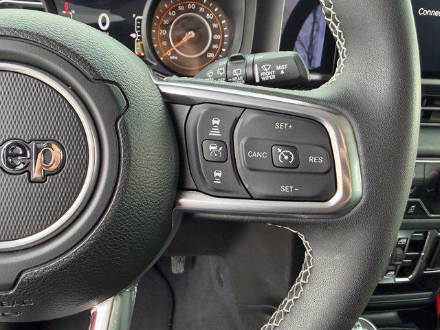 Used 2025 Jeep Wrangler Unlimited Sahara AWD/4WD image 17