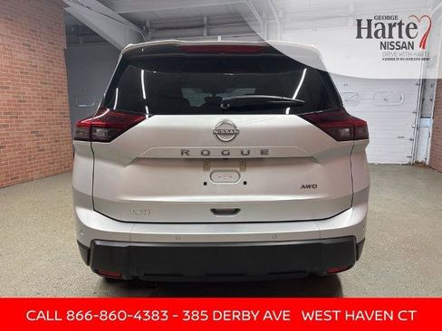 Certified 2025 Nissan Rogue SV image 5