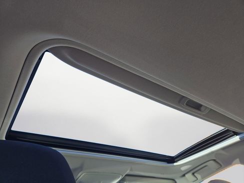 Used 2017 Toyota RAV4 XLE image 19