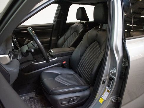 Used 2023 Toyota Highlander XSE AWD/4WD image 20