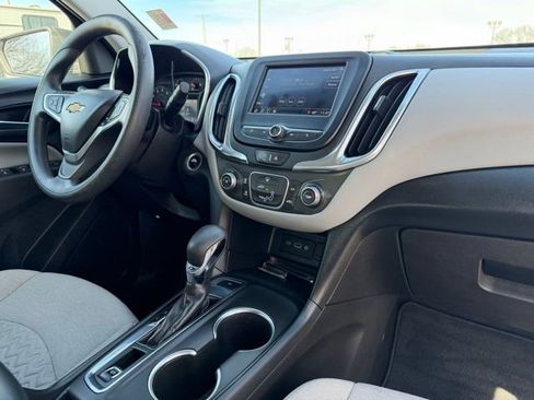 Used 2022 Chevrolet Equinox LS AWD/4WD image 10