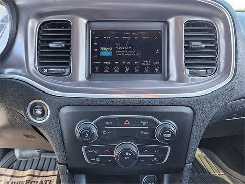 Used 2019 Dodge Charger SXT image 21