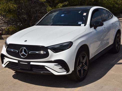 Used 2024 Mercedes-Benz GLC 300 4MATIC image 2