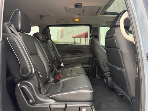Used 2025 Honda Odyssey Touring image 12
