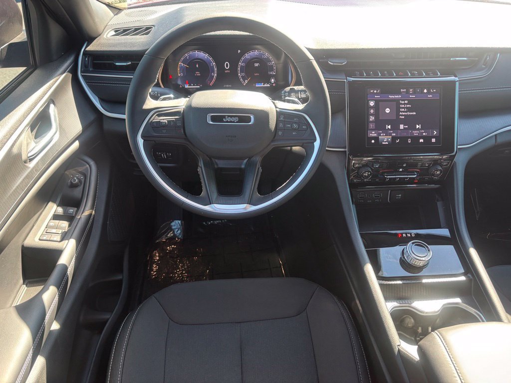 Used 2025 Jeep Grand Cherokee Laredo X w/ Luxury Tech Group I AWD/4WD image 18