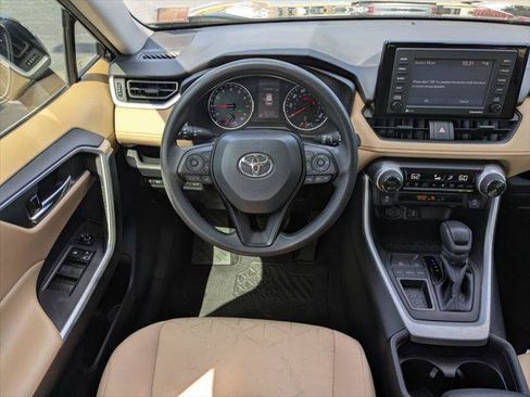 Certified 2021 Toyota RAV4 XLE w/ Convenience Package FWD image 16