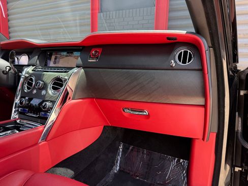 Used 2019 Rolls-Royce Cullinan AWD/4WD image 39