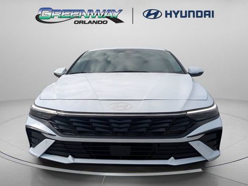 Used 2024 Hyundai Elantra Limited FWD image 3