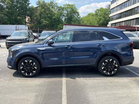 Used 2025 Kia Sorento EX w/ Panoramic Sunroof Package AWD/4WD image 4