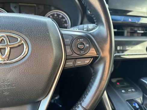 Used 2021 Toyota Venza LE image 14