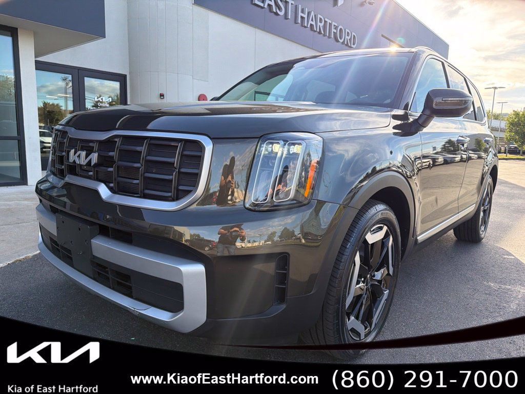 Certified 2024 Kia Telluride S w/ S Sunroof Package AWD/4WD image 3