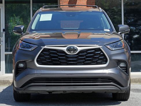 Used 2021 Toyota Highlander XLE FWD image 6