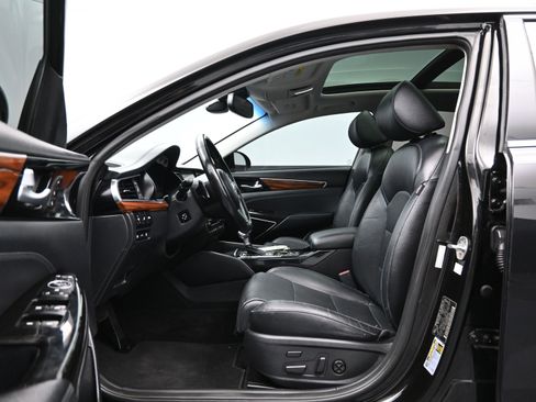 Used 2018 Kia Cadenza Technology image 8